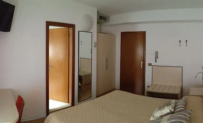 Aurora Hotel 2*