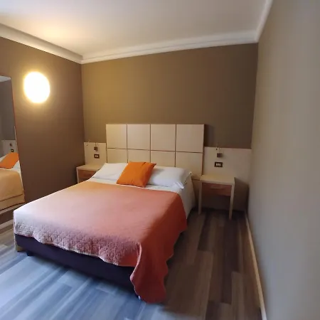 Hotel Aurora 2*